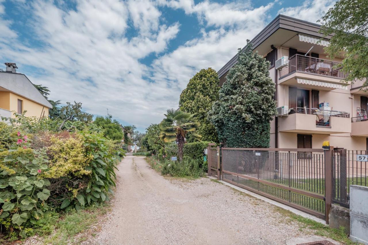 Casa Lugana 15 - Monolocale Con Piscina Fronte Lago シルミオーネ エクステリア 写真