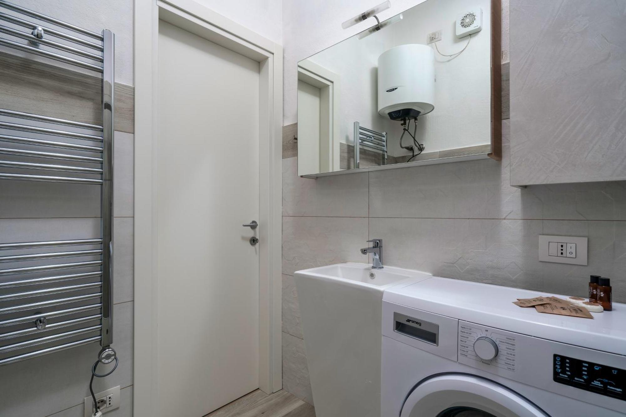 Casa Lugana 15 - Monolocale Con Piscina Fronte Lago シルミオーネ エクステリア 写真
