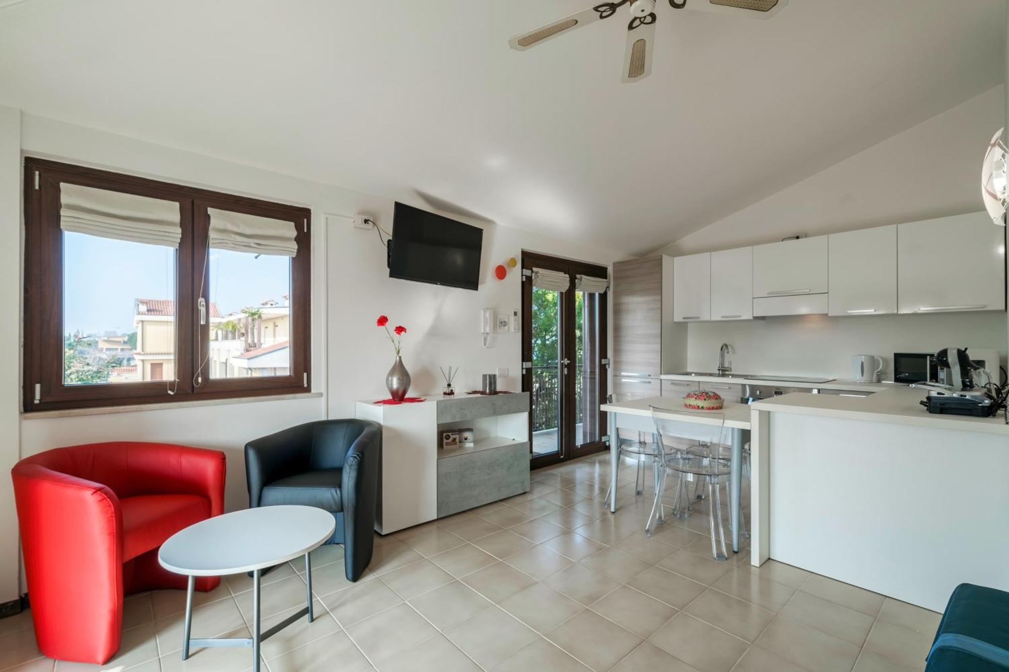 Casa Lugana 15 - Monolocale Con Piscina Fronte Lago シルミオーネ エクステリア 写真