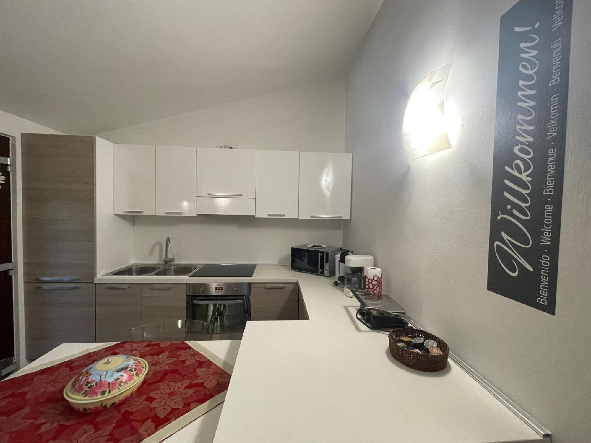 Casa Lugana 15 - Monolocale Con Piscina Fronte Lago シルミオーネ エクステリア 写真